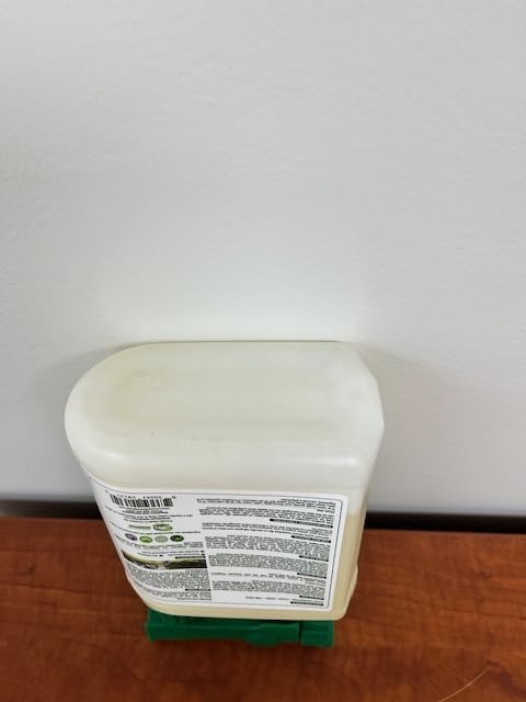 Mosquito Magician Ready to Use Hose Sprayer - Holds 32 Fl Oz of Liquid - Refillable - Kills Mosquitoes Fleas and Fire Ants - for Yards Lawns Patios - with Essential Oils - Mint