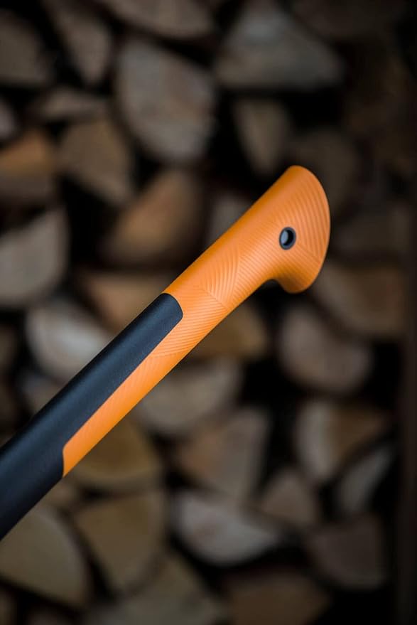 Fiskars Chopping Axe XS X7 Includes Storage and Carrying Case Length: 35.5 cm Non-Stick Coating High Steel Blade/Fibreglass Handle Black/Orange 1015618