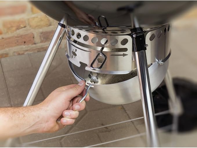 Weber Original Kettle Premium Charcoal Grill 22-Inch Green – Outdoor BBQ Grill with Built‑In Thermometer Heat Control Dampers &amp One‑Touch™ Cleaning System