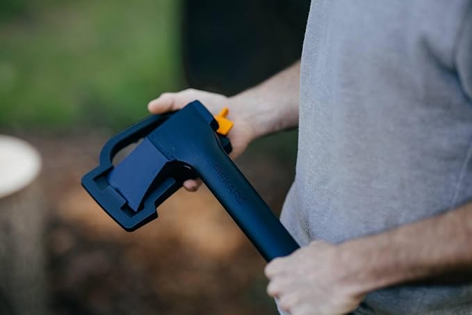 Fiskars 1052045 sheet axe L solid with knife blade and transport protection high-quality steel blade/glass fibre reinforced plastic handle A18 length: 65 cm 1.6 kgBlack/Orange