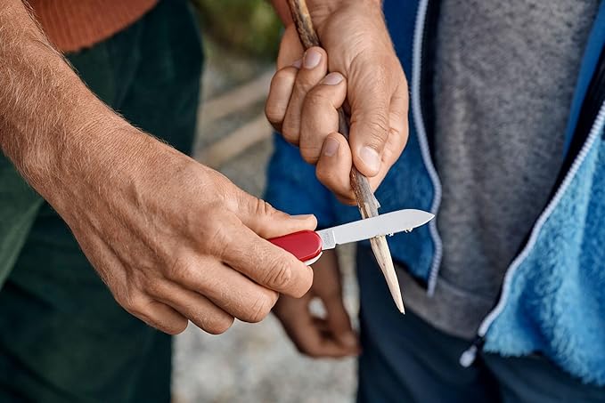 Victorinox Huntsman Swiss Army Knife 15 Functions Swiss Made Pocket Knife with Large Blade Screwdriver Scissors and Wood Saw - Red