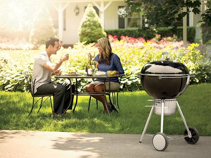 Weber Master-Touch Charcoal Grill 22-Inch Black – Premium Outdoor BBQ Grill with Tuck-Away Lid Holder &amp One‑Touch™ Cleaning System Porcelain‑Enameled Kettle