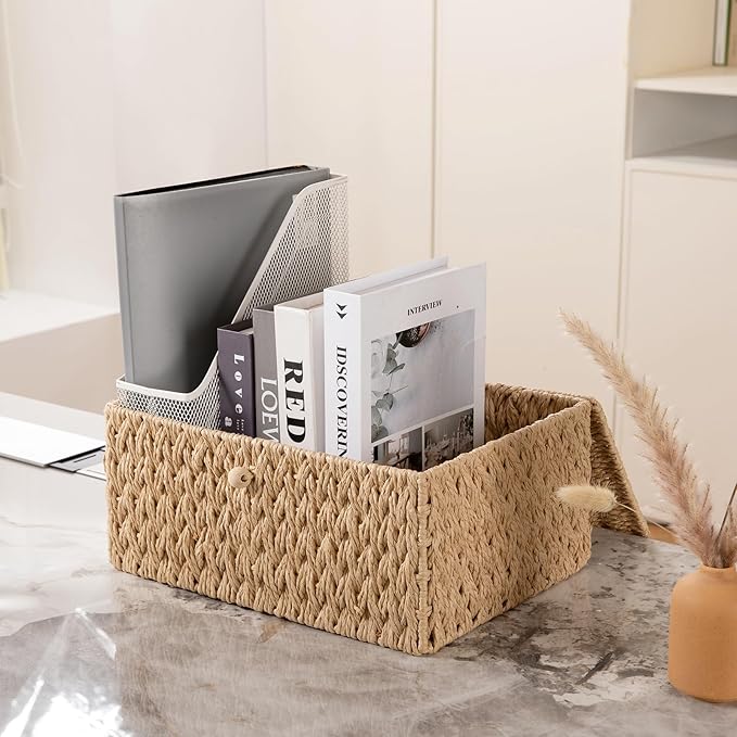 OIAHOMY Wicker Storage Basket with Lid &amp Lock Lidded Storage Bins Decorative Baskets for Organizing Set of 2-Natural