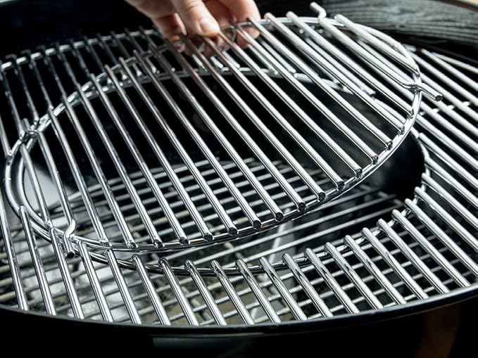 Weber Master-Touch Charcoal Grill 22-Inch Black – Premium Outdoor BBQ Grill with Tuck-Away Lid Holder &amp One‑Touch™ Cleaning System Porcelain‑Enameled Kettle