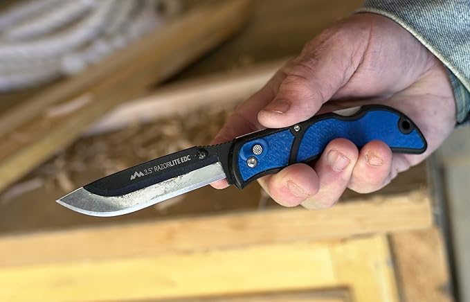 OUTDOOR EDGE 3.5 RazorLite EDC Knife. Pocket Knife with Replaceable Blades and Clip. Perfect For Hunting &amp Skinning Deer. Blue with 6 Blades