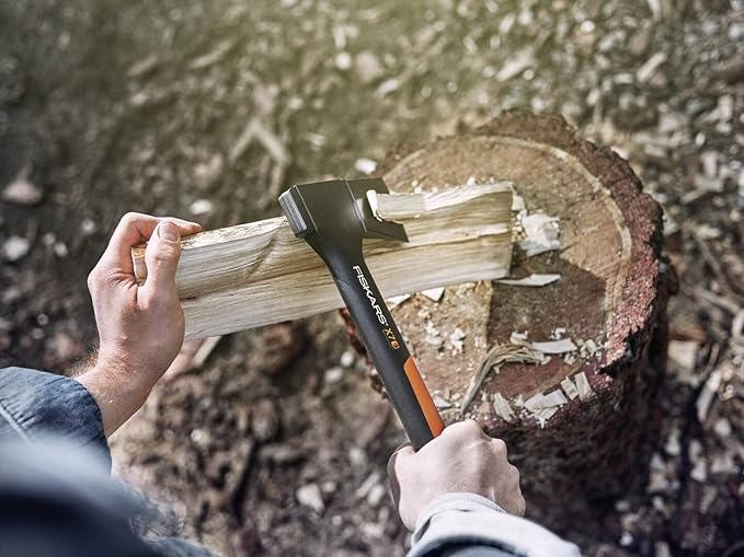 Fiskars Chopping Axe XS X7 Includes Storage and Carrying Case Length: 35.5 cm Non-Stick Coating High Steel Blade/Fibreglass Handle Black/Orange 1015618