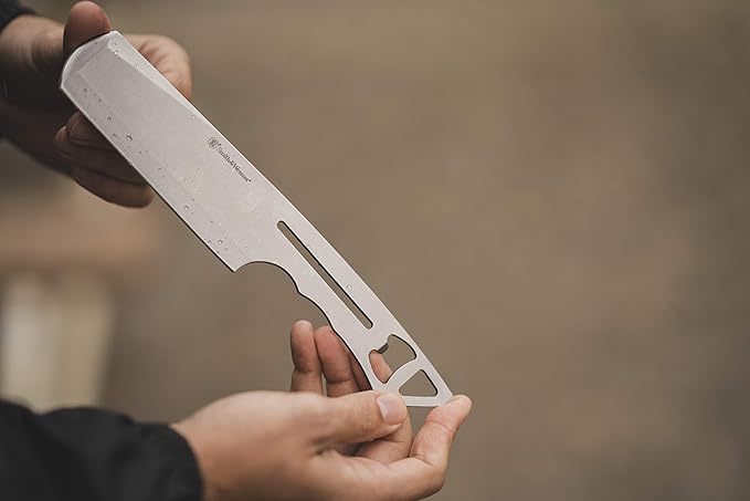 Smith &amp Wesson Bullseye Throwing Products with Full Tang Stainless Steel Design and Protective Nylon Sheaths for Recreation and Competition