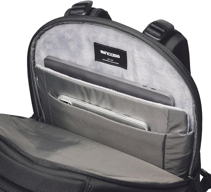 Incase Tracks Backpack 25L-Black