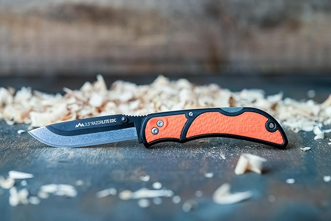 OUTDOOR EDGE 3.5 RazorLite EDC Knife. Pocket Knife with Replaceable Blades and Clip. The Perfect Hunting Blade for Skinning Deer. Blaze Orange with 6 Blades