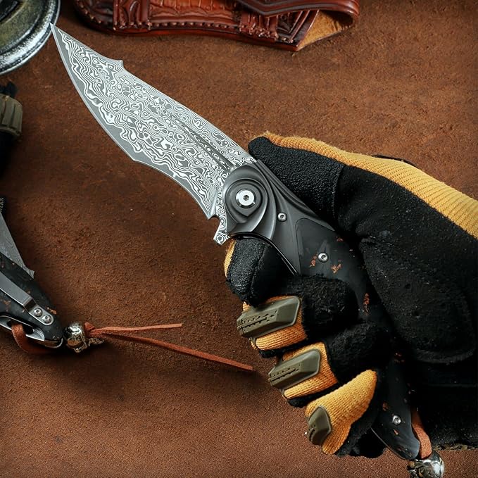 handmade Folding Pocket KnifeJapanese Damascus steel 3.9in blade Men's folding knifewith Pocket Clip Leather Sheathliner lock Carbon Fiber Handlefit EDC Outdoor camping Survivalgift