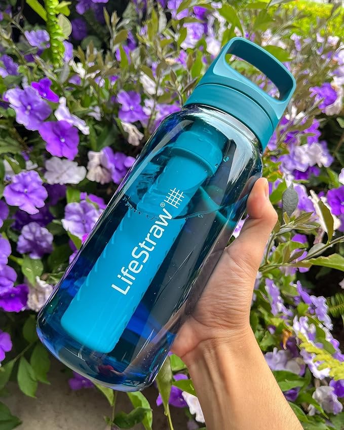 LifeStraw Go Series – BPA-Free Water Filter Bottle for Travel and Everyday use removes Bacteria parasites and microplastics Improves Taste 1L Laguna Teal