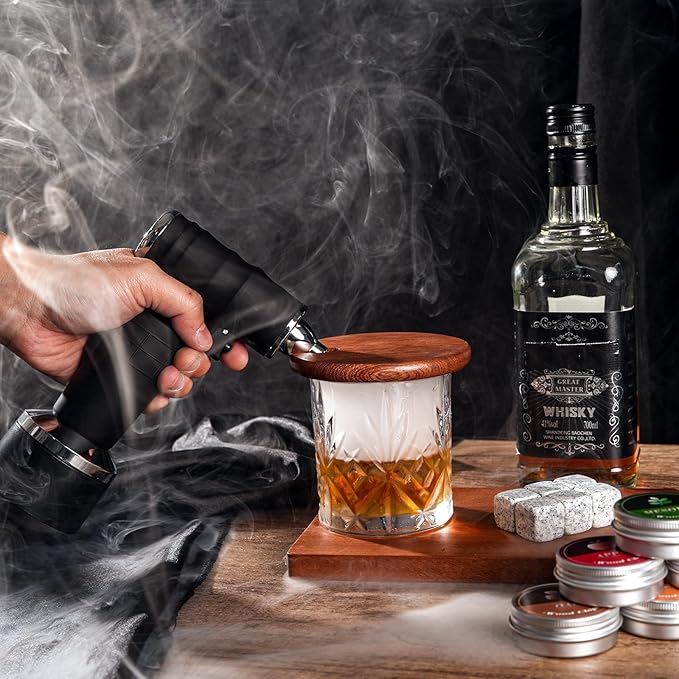 Electric Cocktail Smoker Kit - Rechargeable Whiskey Smoker Kit with Smoking Gun Old-Fashioned Bourbon Smoker Cold Smoker Food Smoke Gun Smoked Drink infuser 6 Wood ChipsButane Not requiredBlack