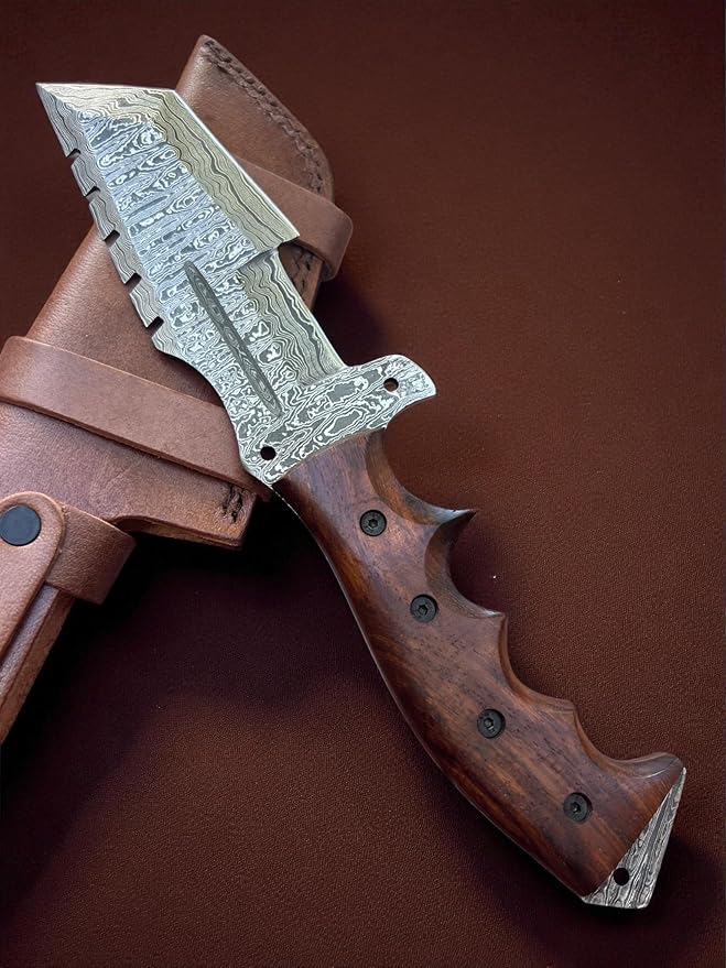 Poshland TR-1169Custom Handmade Damascus steel Tracker Knife - Limited Edition Knife