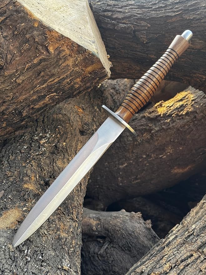 Handmade D2 steel Dagger knifeHandmade Fixed Blade Fox Knives Double Edge Sharp Knifesideal for HuntingCampingBoot knfe